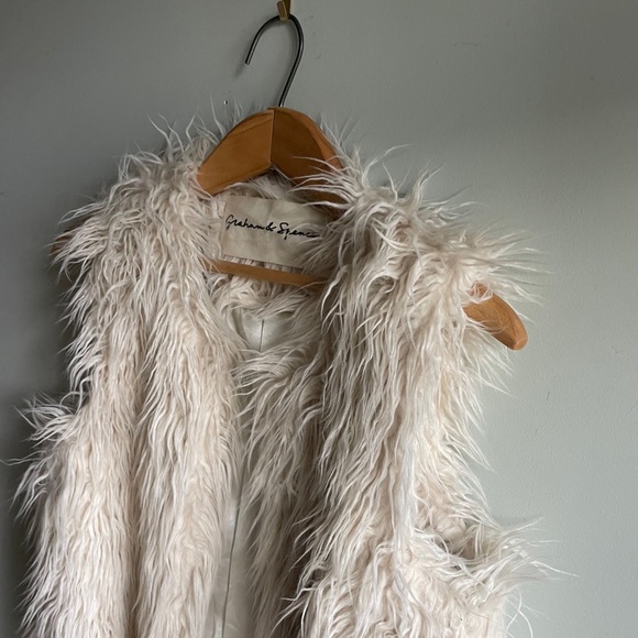 Graham & Spencer Cream Faux Fur Fluffy Vest Size Medium US 6 Chic Vest - Picture 3 of 14